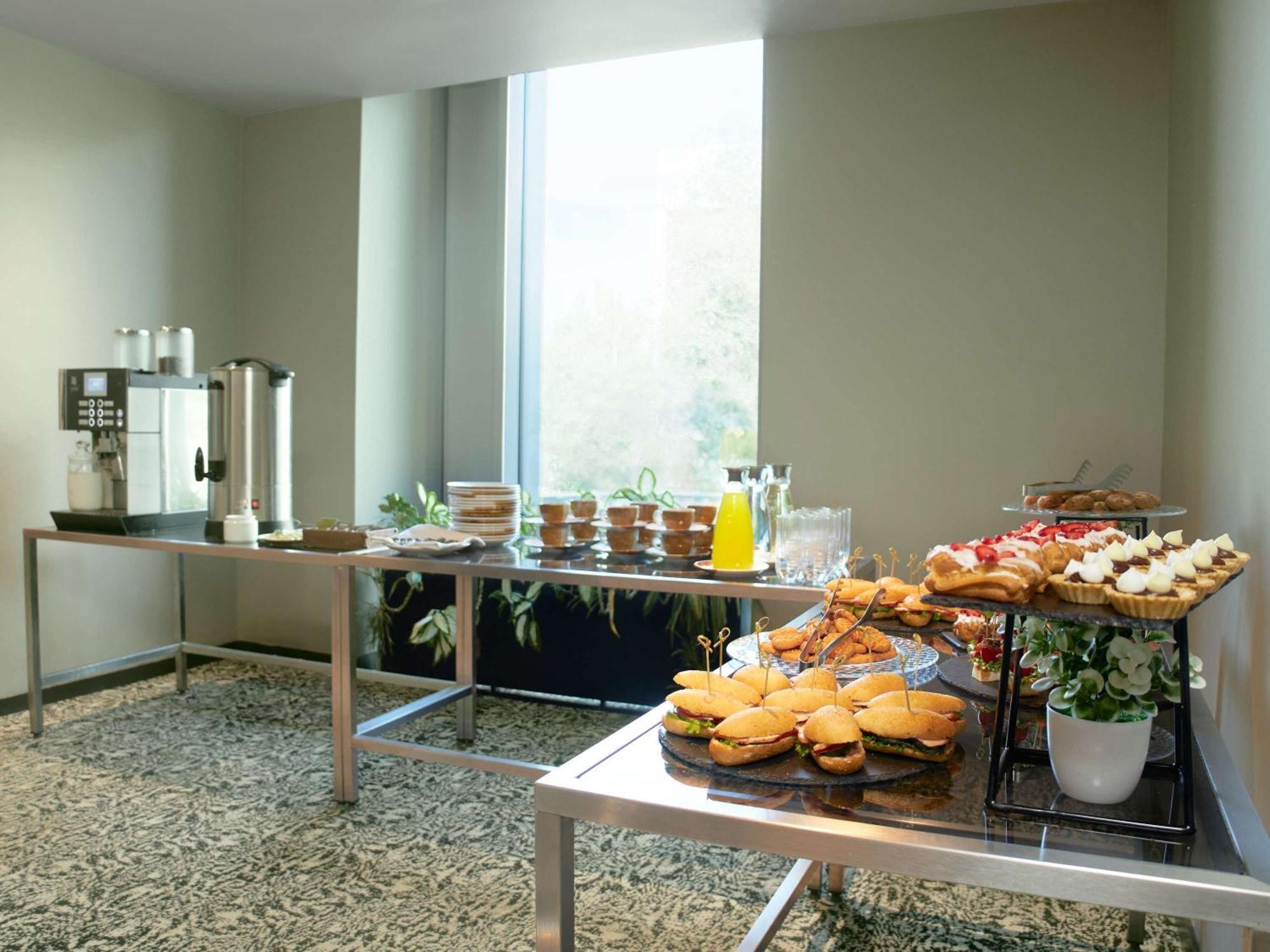 Novotel Living Almaty Jetisu Bagian luar foto