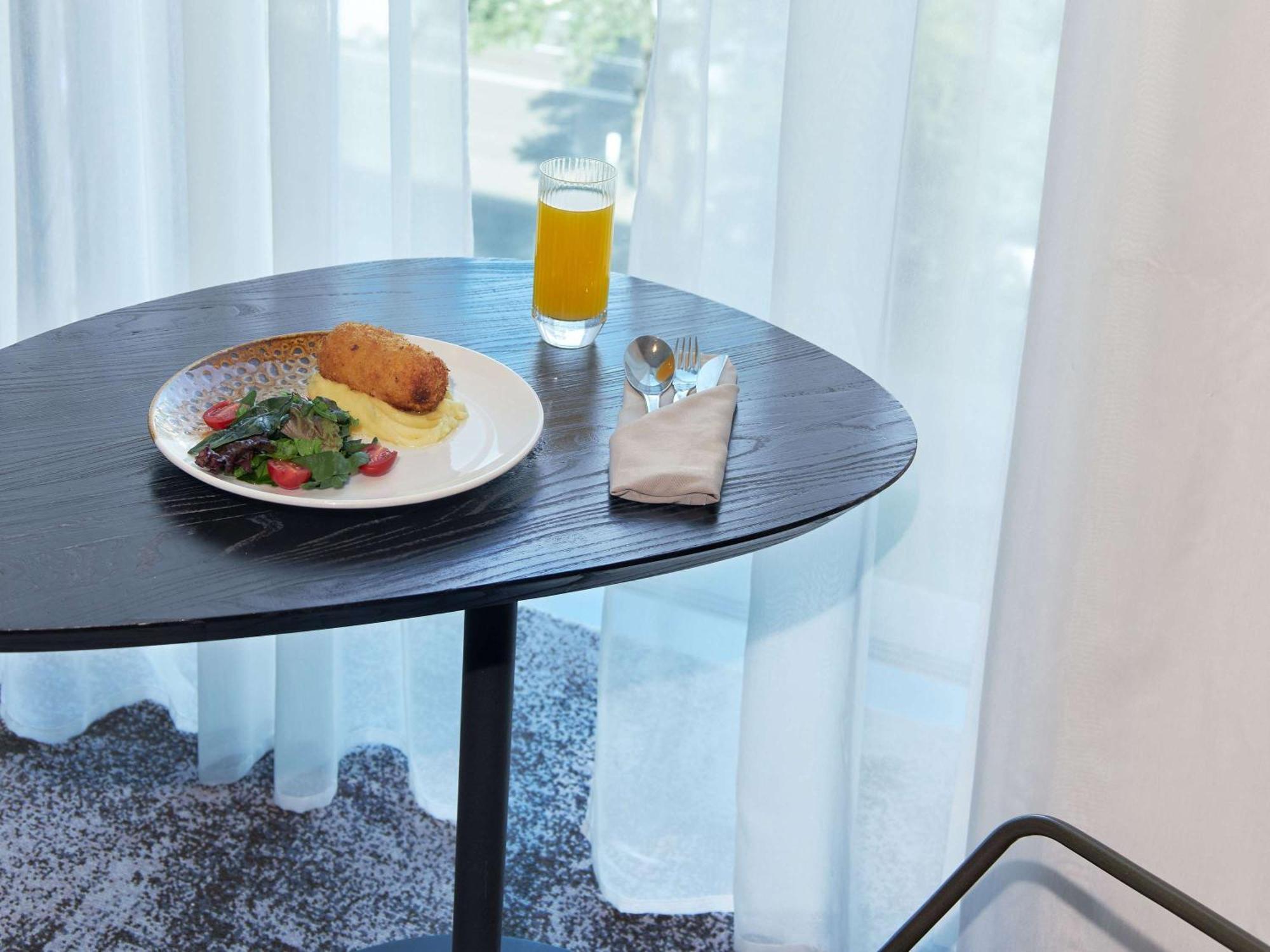 Novotel Living Almaty Jetisu Bagian luar foto
