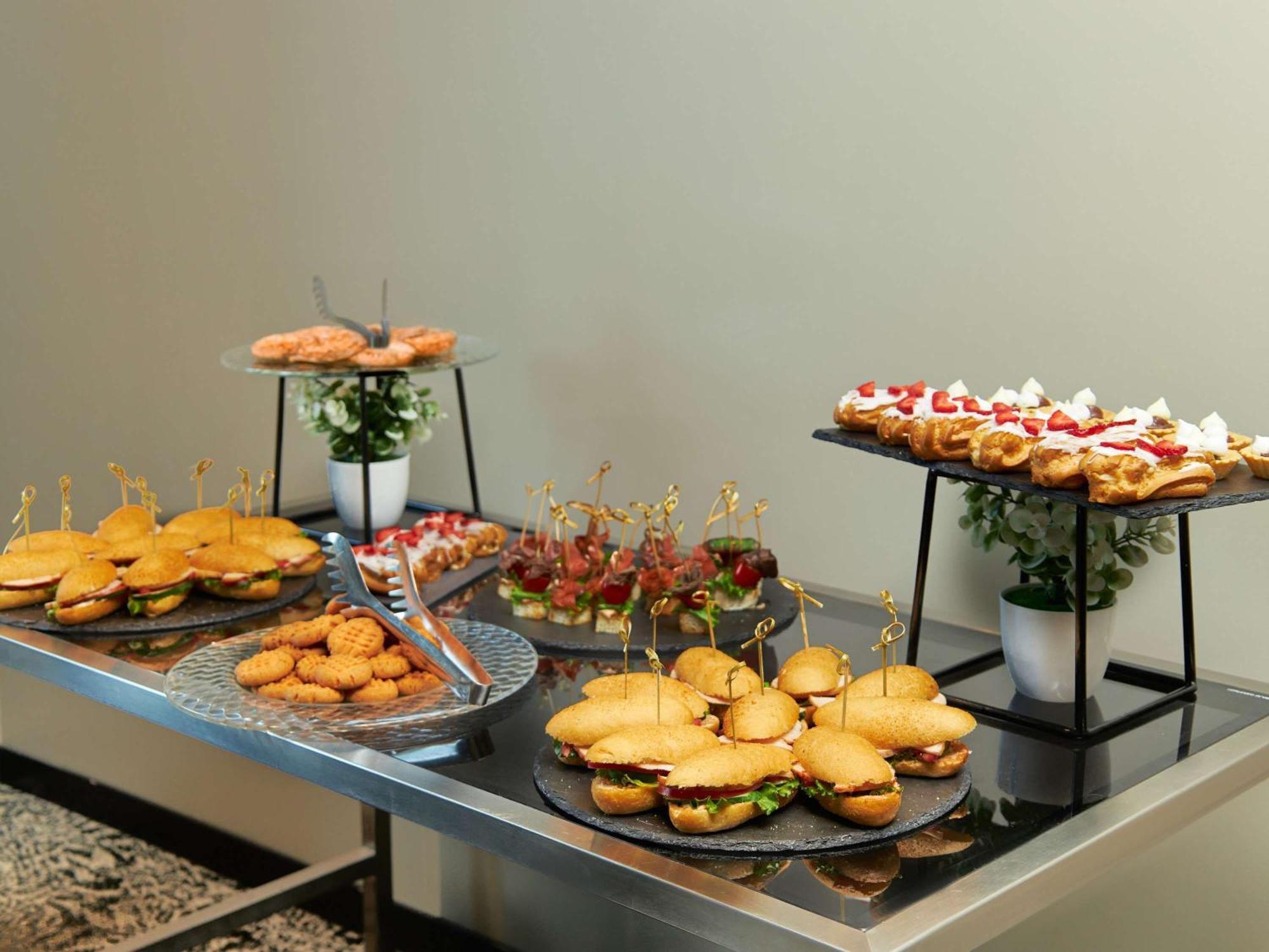Novotel Living Almaty Jetisu Bagian luar foto